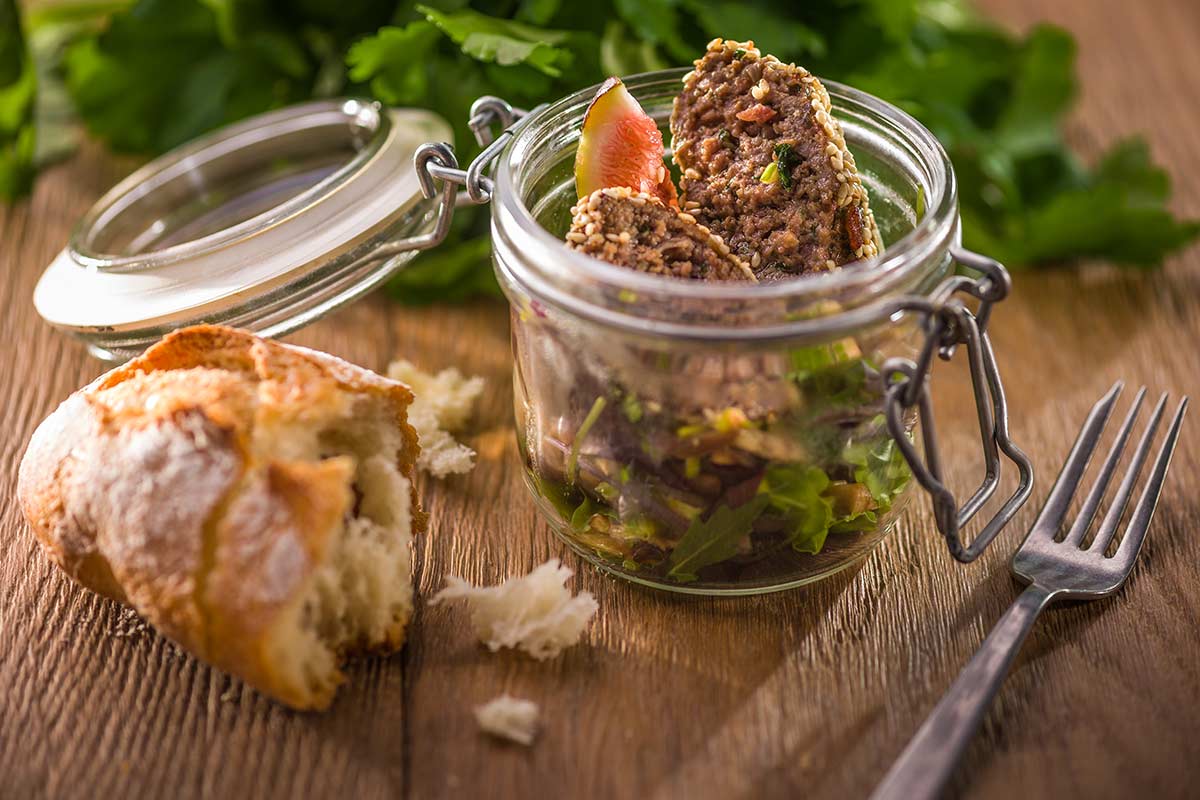 Entennocken in Sesampanade mit Shiitake-Räuchertofu-Salat | Rezept