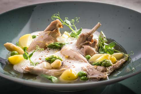 Kaninchentopf mit knackigem Spargel