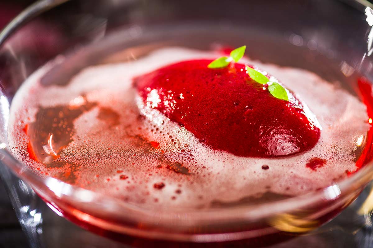 Fruchtig-scharfes Rote-Bete-Sorbet mit Ingwer, Frucht-Secco und ...