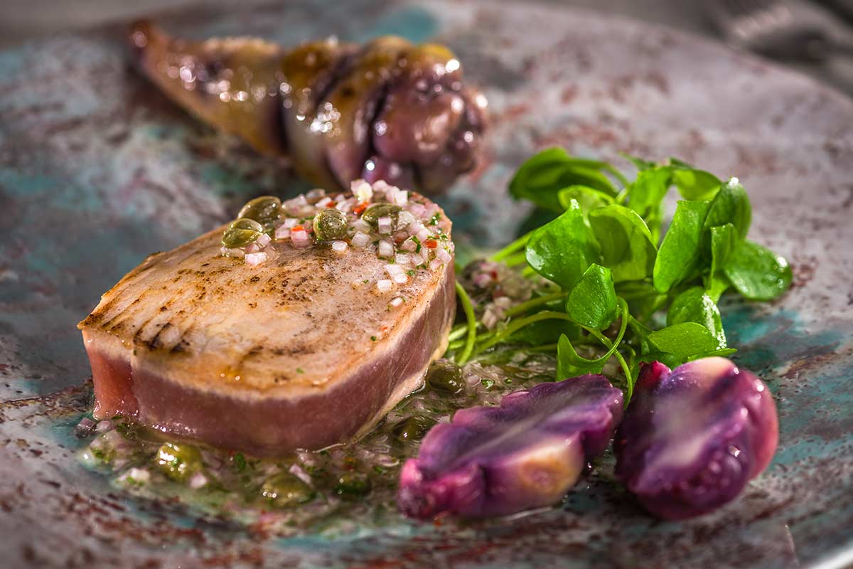 Gegrillter Thunfisch und Mashuas mit Winterportulak | Rezept