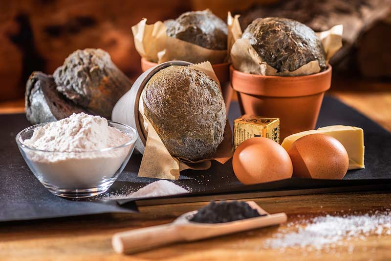 Schwarzes Blumentopf-Brioche