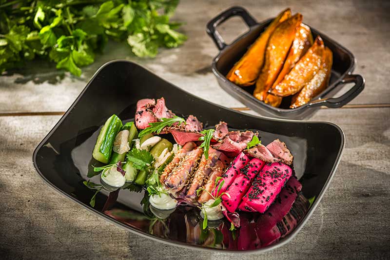 Dreierlei Japanischer Gemüse mit Rinderhüfte und Süßkartoffel Fries