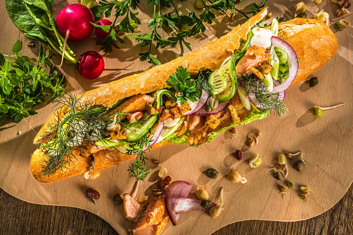 Rauch-Saiblinge mit krossem Baguette | Rezept