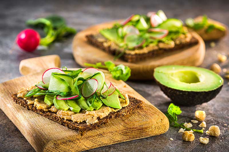 Stulle mit Haselnuss & Avocado