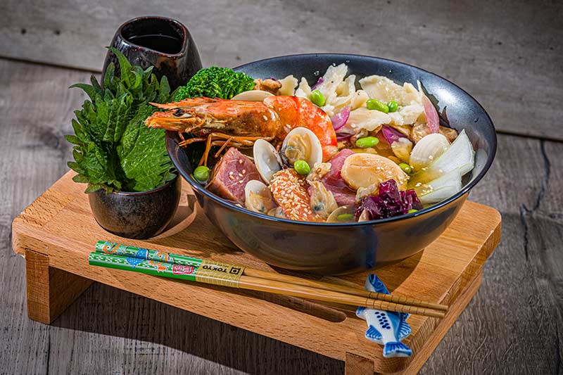 Geschabte Mian-Nudeln mit Meeresköstlichkeiten