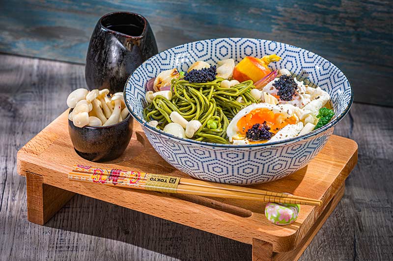 Matcha-Ramen mit Wachsei