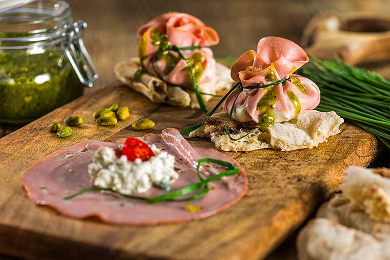 Herzhafte Mortadella-Säckchen