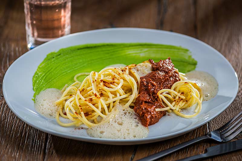 Spaghetti "Bolognese" mit Grana Padano Espuma