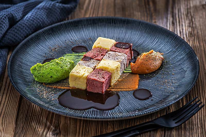 Gulasch vom Rind und Schwein / Brokkoli-Püree / Cremige Polenta