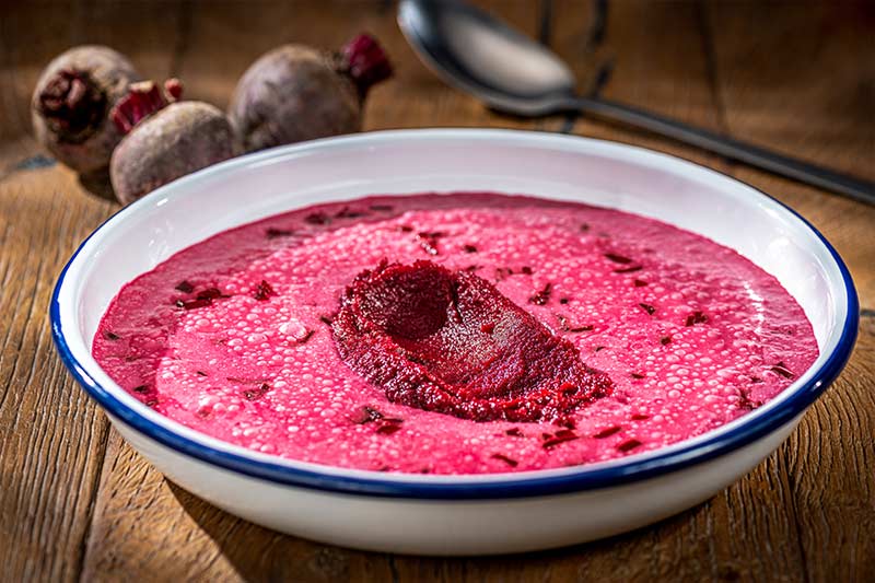 Rote Bete Schaumsuppe mit Hummus