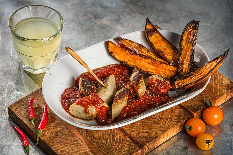 Green-Gold-Currywurst /Sweetfries