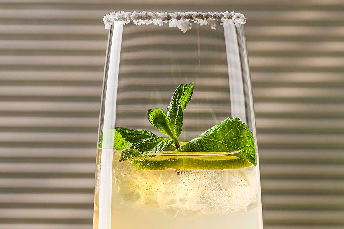 Limetten-Minz-Cocktail mit Alkohol | Rezept