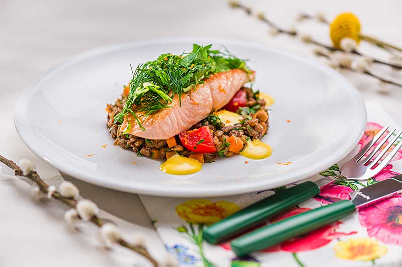 Lachsfilet mit Linsensalat