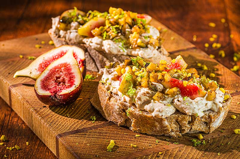 Brotstulle - Dattelcreme, Feigen & Auberginen