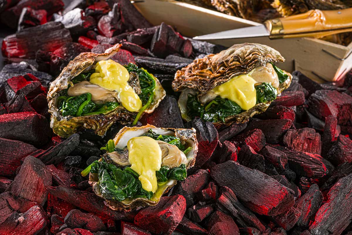 Gegrillte Austern Spinat-Kräuterbett