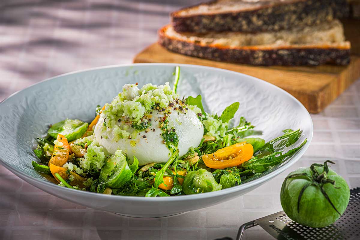 Burrata mit grüner Freeze-Tomate