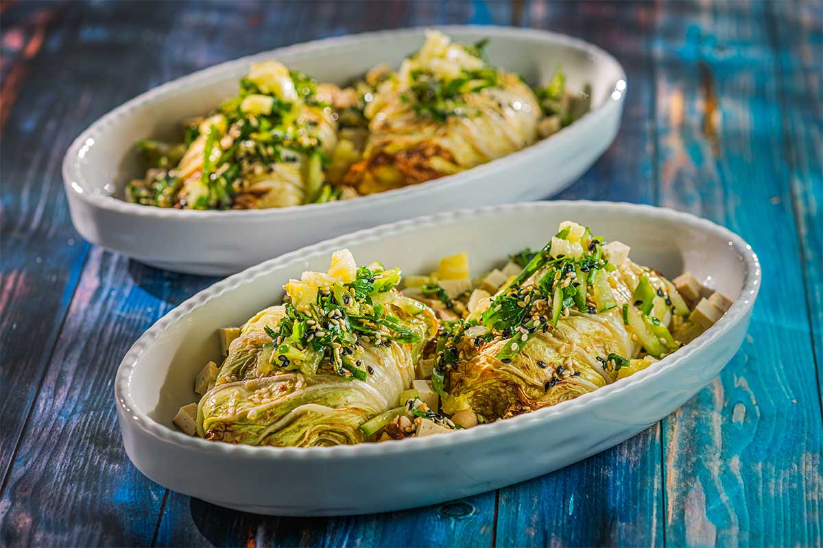Gebackener Chinakohl mit Ananas in Sesam-Limetten-Dressing