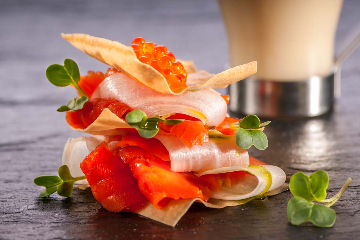 Mille feuille vom Rauchlachs und marinierter Spargel-Pappardelle an ...