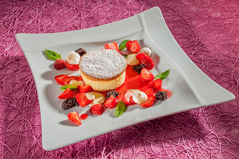 Schmandsoufflé mit Erdbeeren