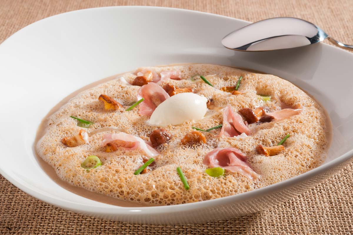 Cremiges Süppchen und Flammkuchen von Pfifferlingen | Rezept