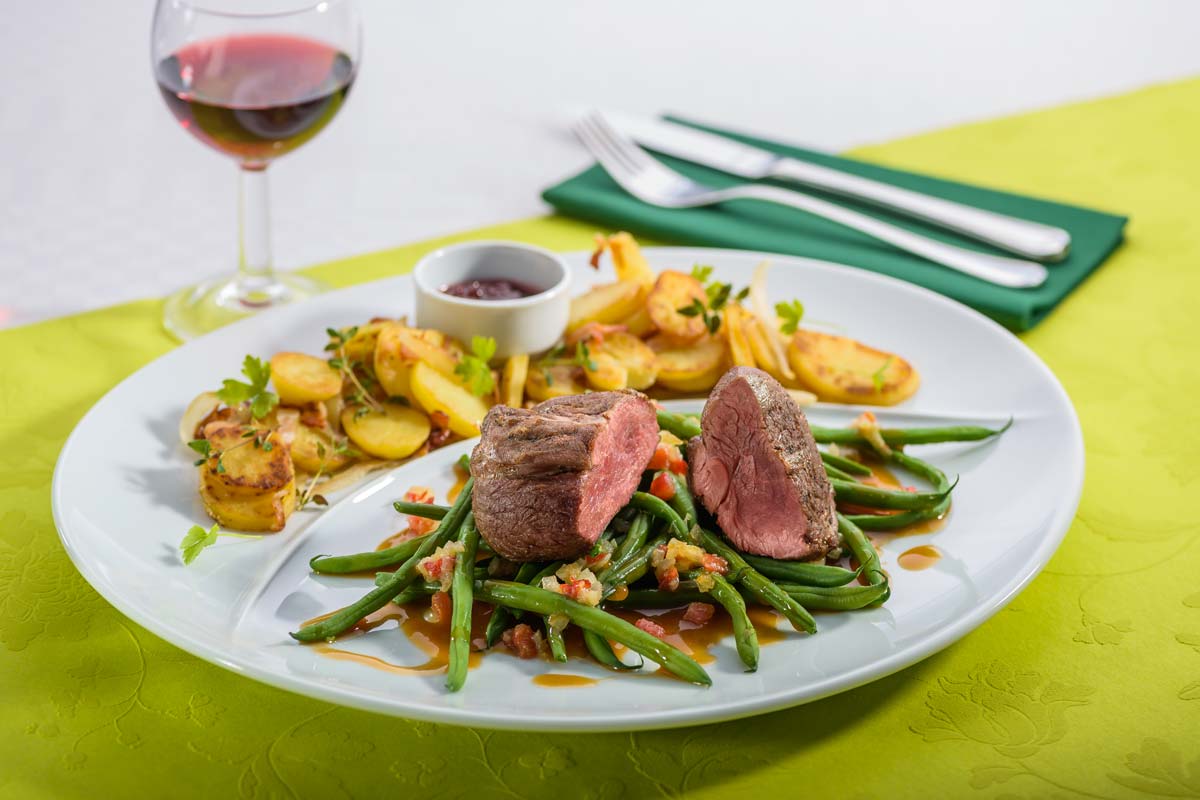 Lammsteakhüfte auf Bohnengemüse
