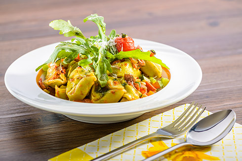 Ricotta-Tortelloni in Tomatenpesto