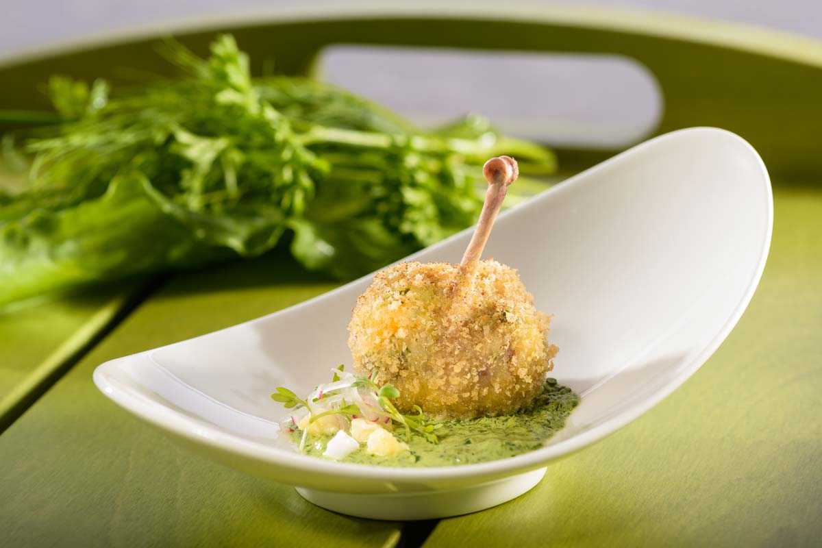 Zweierlei von der Wachtel an Frankfurter Grüner Sauce mit rosa ... Zweierlei von der Wachtel an Frankfurter Grüner Sauce mit rosa ...