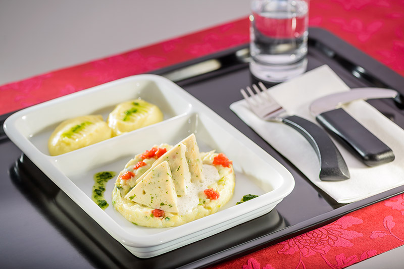 Hähnchenbrust-Terrine auf jungem Rahmspitzkohl