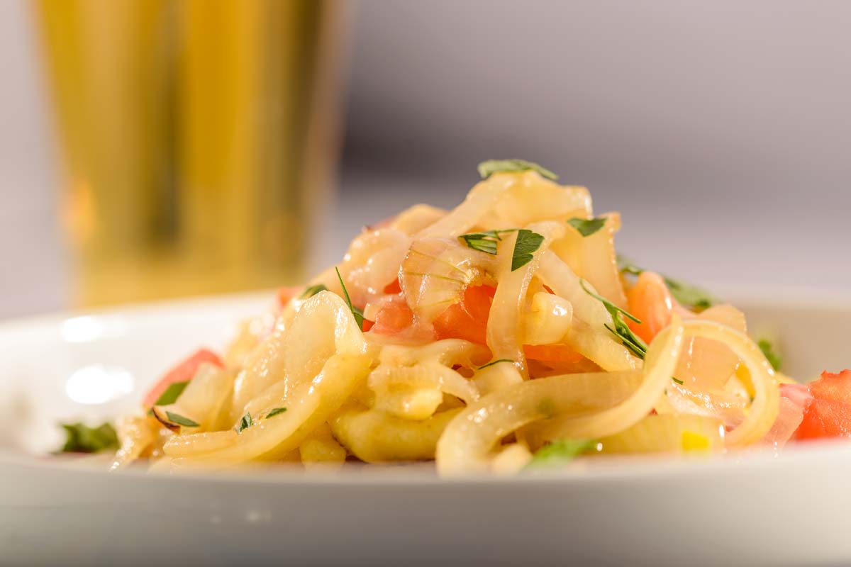 Käsespätzle mit Zwiebel-Tomaten-Schmelze | Rezept