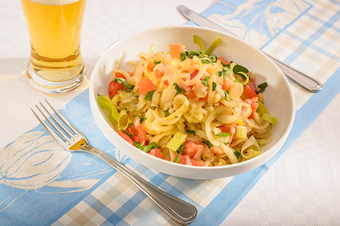 Käsespätzle mit Zwiebel-Tomaten-Schmelze