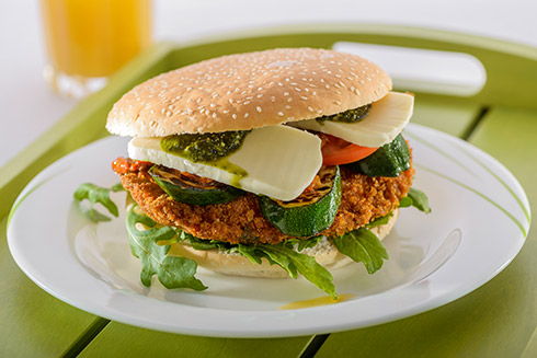 Hähnchen-Burger mit gegrillter Zucchini