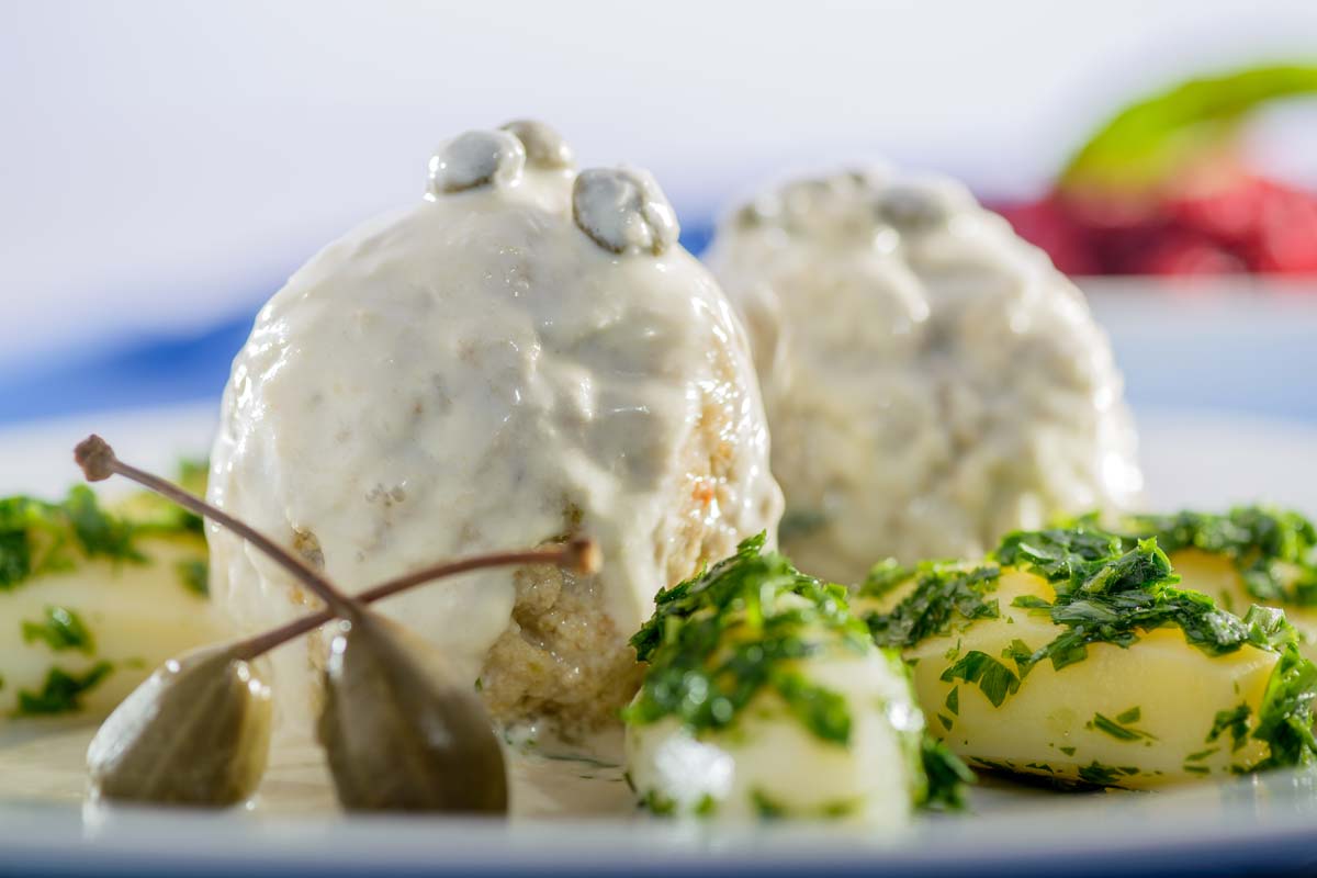Königsberger Klopse in Kapernsauce mit Rote-Bete-Salat und ...
