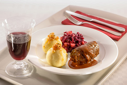 Hirschroulade mit Zimtrotkohl und Kartoffelknödel