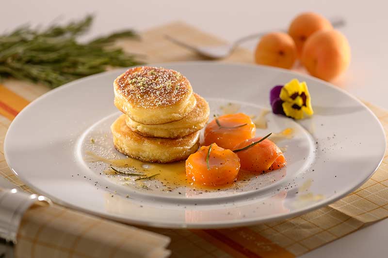 Vegane Pancakes mit Aprikosen