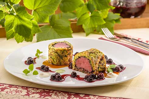 Hirschfilet im Kartoffel-Lauch-Rösti mit Blaubeeren