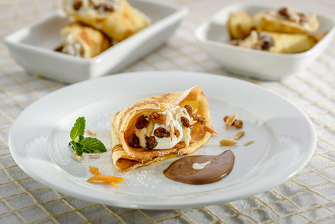 Topfencrêpes mit Schokoladen-Sauce