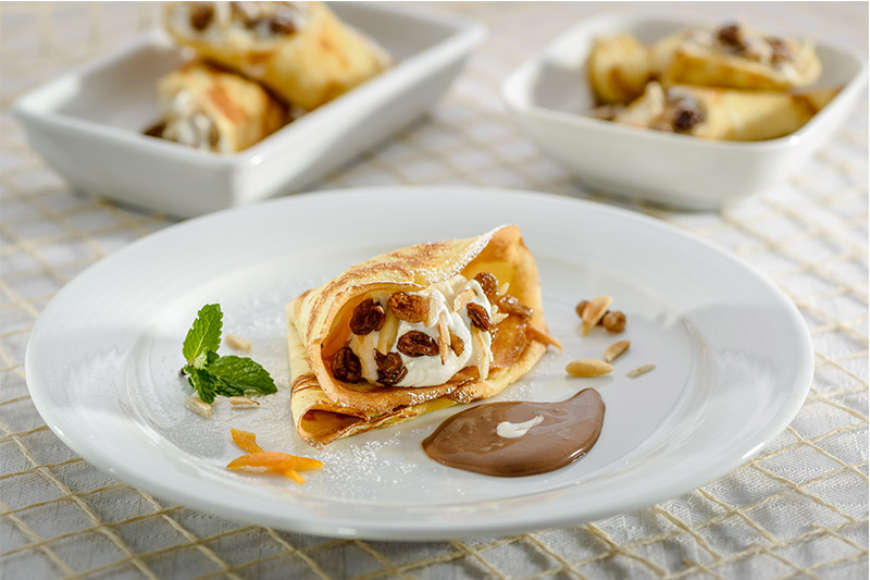 Topfencrêpes mit Schokoladen-Sauce