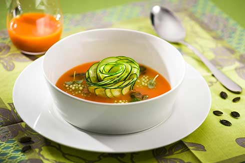 Kürbissuppe mit Zucchini und Apfel-Tapioka