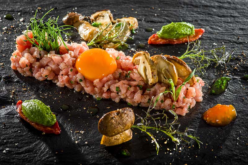 Kalbstatar mit Steinpilzen