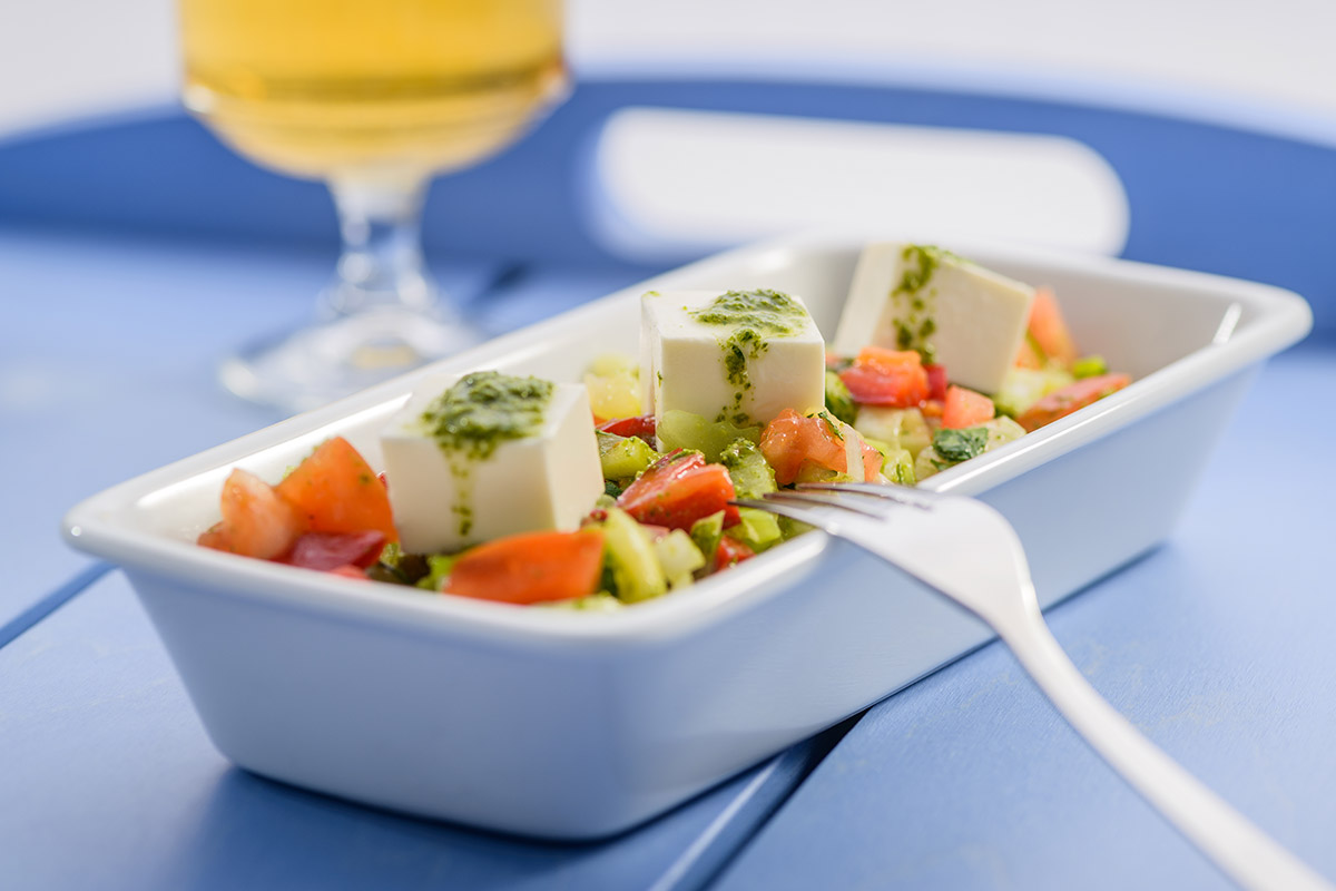 Griechischer Bauernsalat mit Schafskäse und Oliven | Rezept