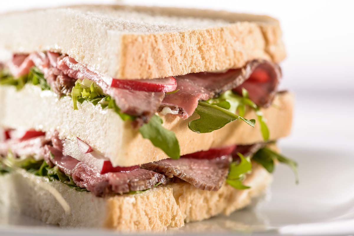 Classic Sandwich mit Roastbeef und Kapern-Dijonsenf-Butter | Rezept Classic Sandwich mit Roastbeef und Kapern-Dijonsenf-Butter | Rezept