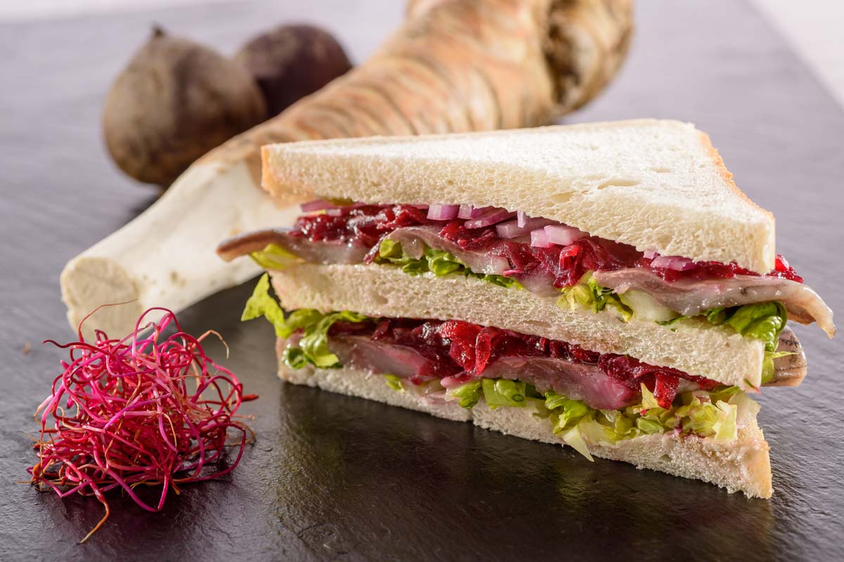 Seemanns Sandwich mit Matjesfilet und Rote-Bete-Meerrettich | Rezept