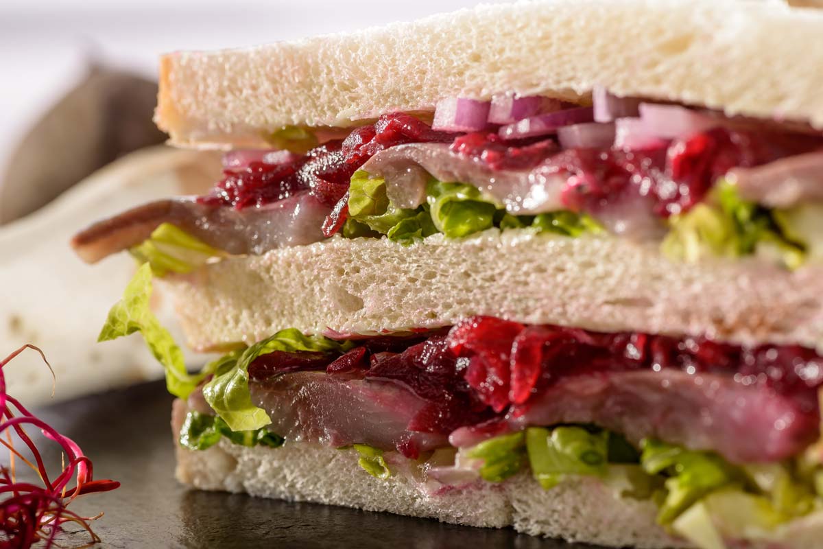 Seemanns Sandwich mit Matjesfilet und Rote-Bete-Meerrettich | Rezept