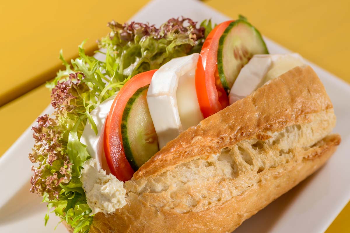 French Baguette mit Pfefferbutter und Ziegenkäse | Rezept