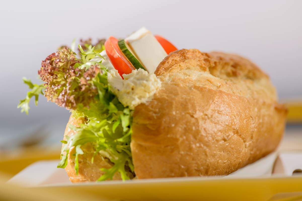 French Baguette mit Pfefferbutter und Ziegenkäse | Rezept