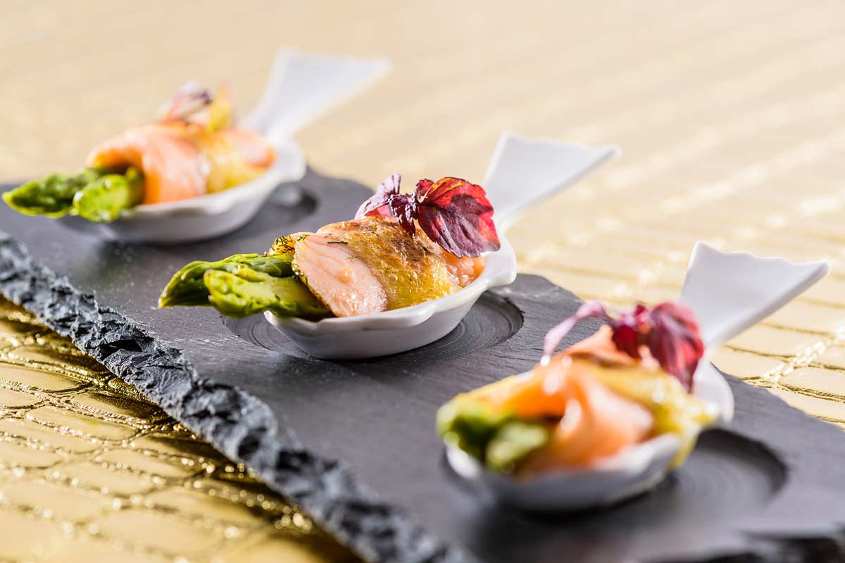 Grüner Spargel mit Graved Lachs und Kresse-Hollandaise | Rezept