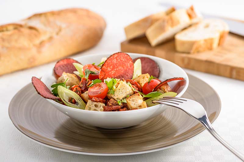 Knuspriger Brotsalat