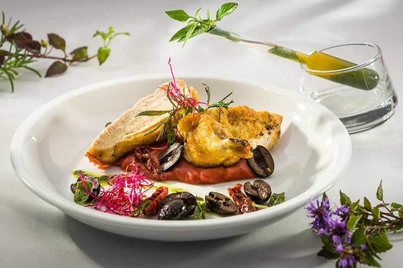 Butterhähnchen auf Kartoffel-Tomaten-Püree