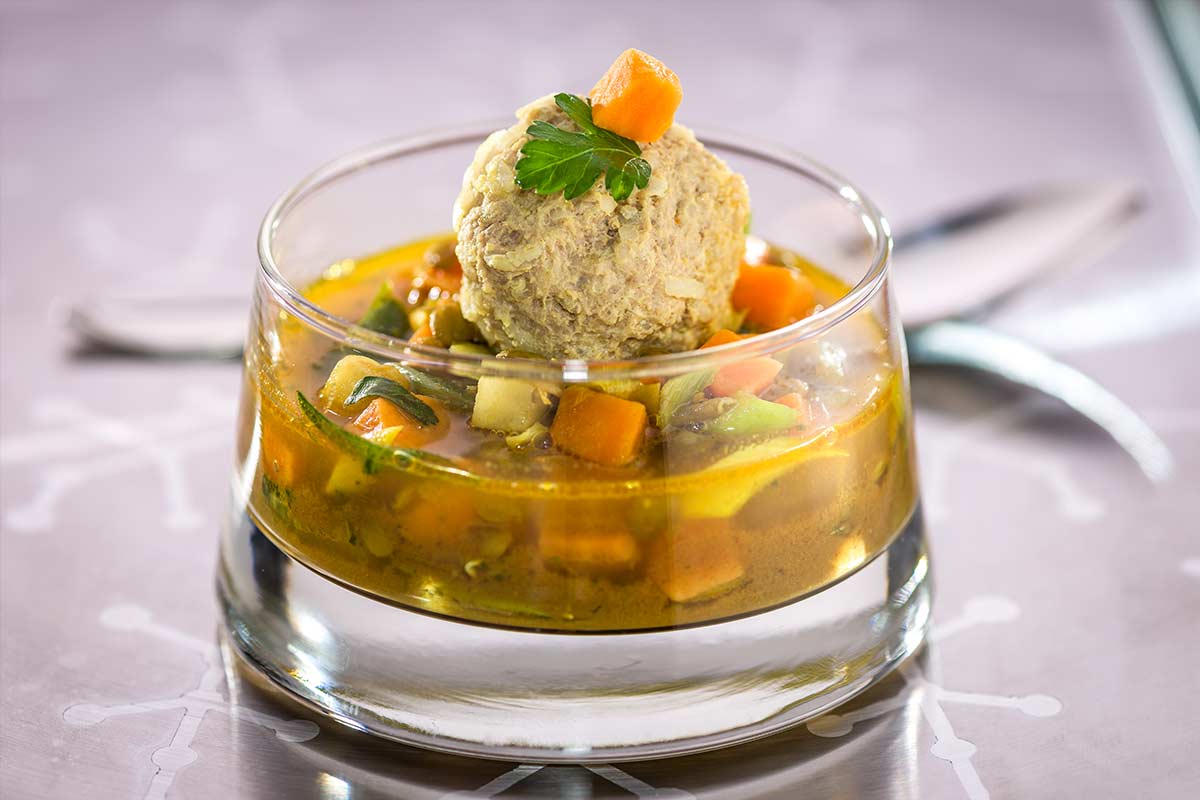 Indischer Linseneintopf mit Süßkartoffeln und Schweinebällchen | Rezept