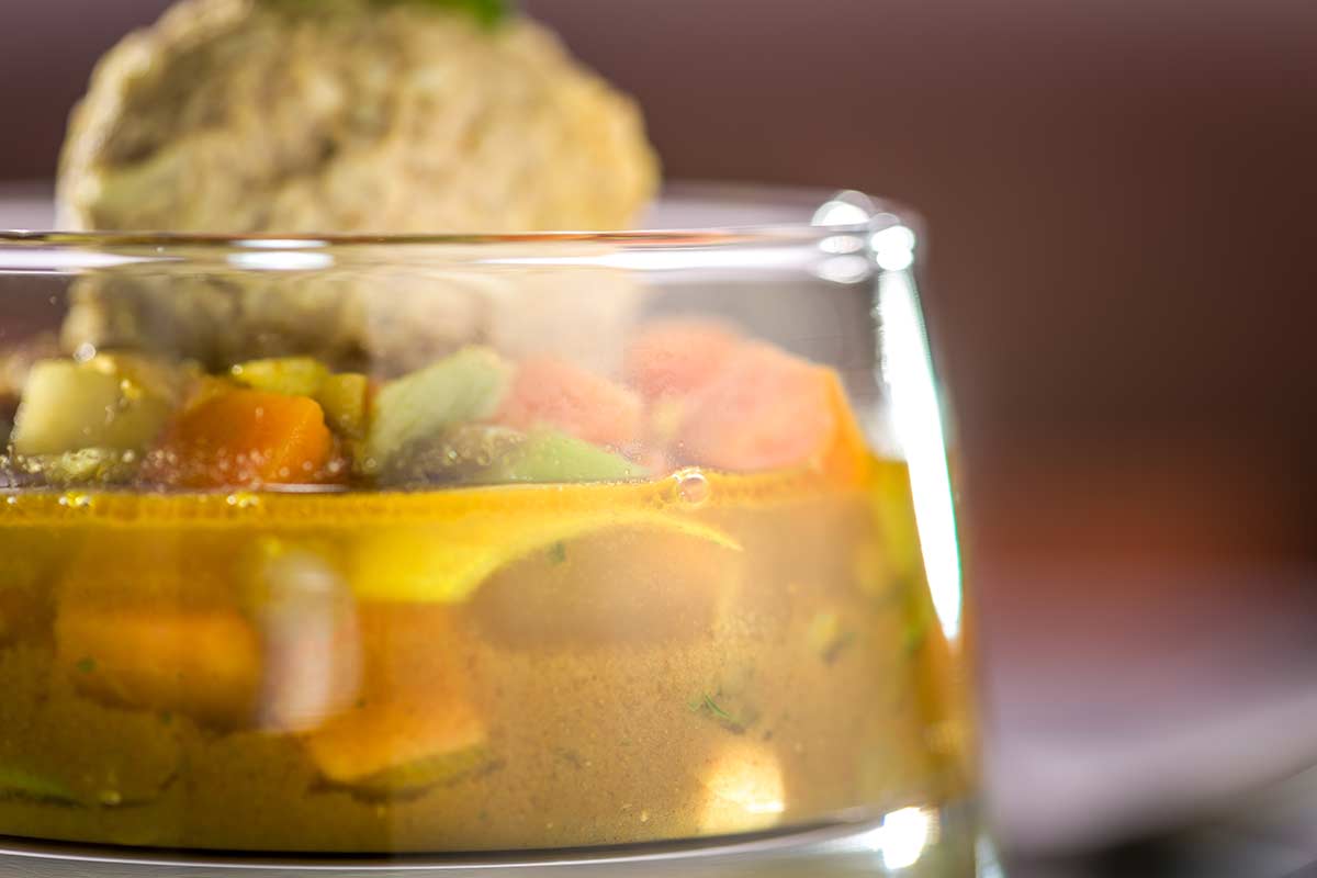 Indischer Linseneintopf mit Süßkartoffeln und Schweinebällchen | Rezept